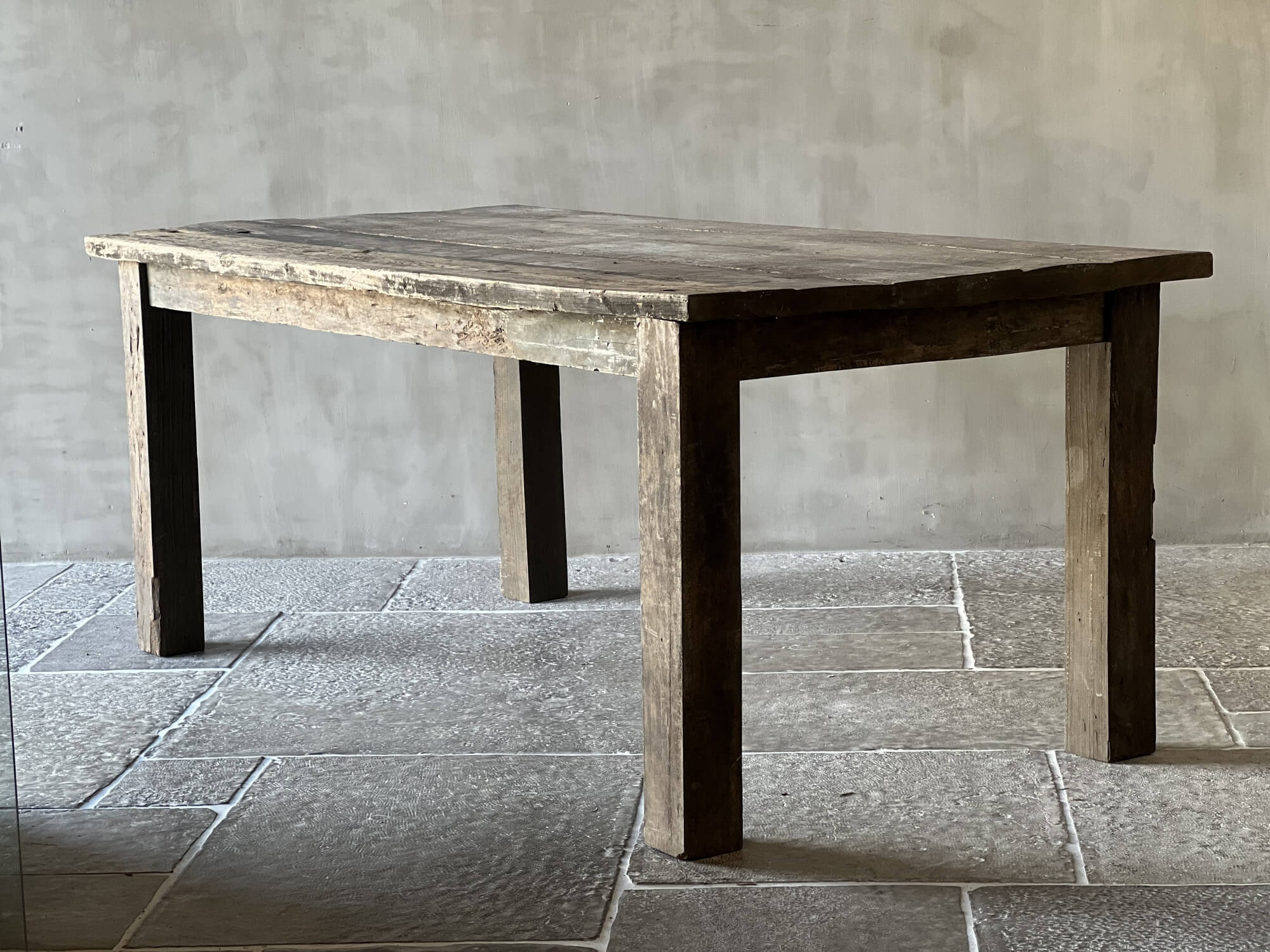 Votre Grossiste de Référence pour les Tables Rondes de Style Campagne - OldFarmEettafel-Aura-Peeperkorn